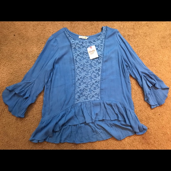 Blue gorgeous top - Picture 2 of 2